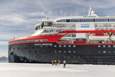 Hybrid powered ships
